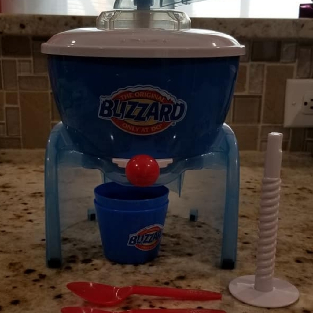Dairy Queen Blizzard Maker Cool Tasty Treats Ice Cream Spinmaster.